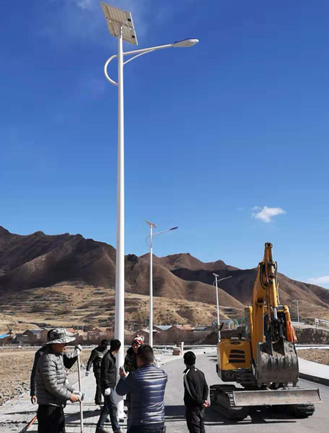 甘南碌曲10米安多太阳能路灯项目