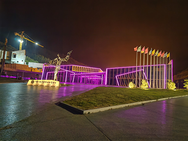 城市亮化是现代城市建设的重要组成部分，它不仅可以美化城市的夜景，还能提升城市的整体形象。随着科技的不断进步，城市亮化也得到了更多的关注和创新。本文将介绍一些关于城市亮化的创意和技术，帮助读者了解安多城市亮化的重要性以及如何进行安多城市亮化的规划和实施。