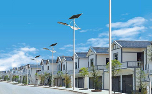 安多太阳能路灯配置与在乡村道路照明中的应用